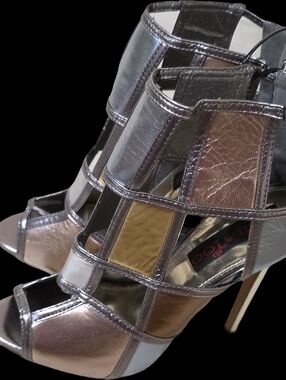 ✨ 2 LIPS TOO "TOO KAMIKAZE" METALLIC CAGE HEELS ✨